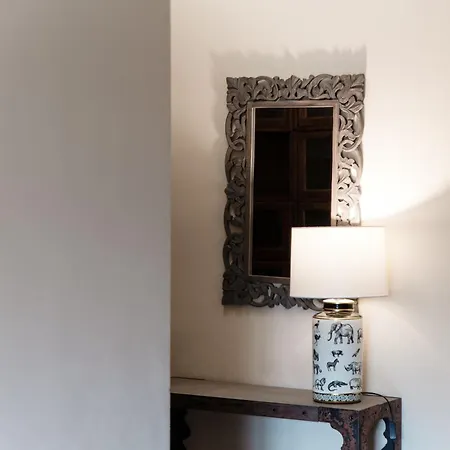 Ginco's - Downtown Apartment